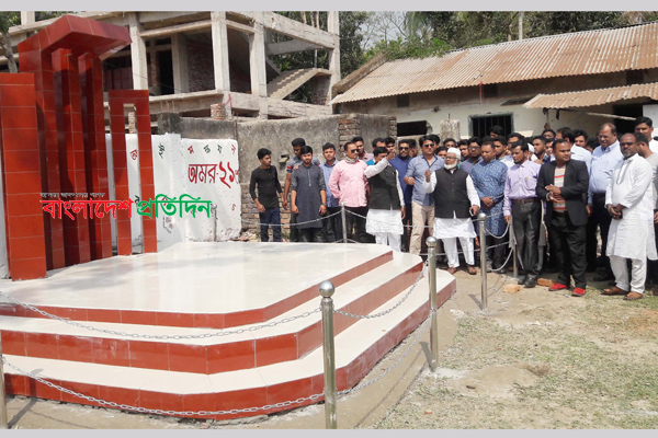 শহীদ মিনার নির্মাণ করল ছাত্রলীগ