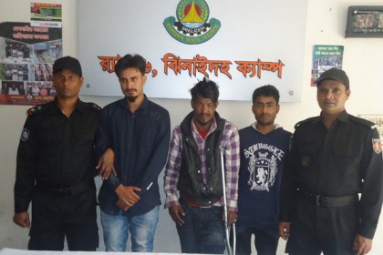 ঝিনাইদহে হত্যাকাণ্ডের দায়ে গ্রেফতার ৪, রক্তমাখা ছুরি উদ্ধার

