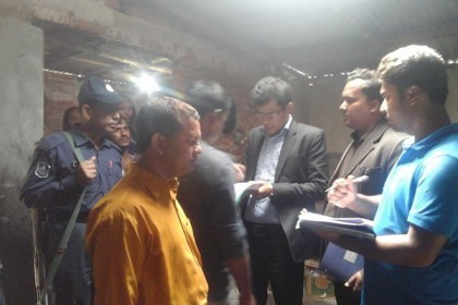 নাটোরে বাজার তদারকি অভিযানে ৫ প্রতিষ্ঠানকে জরিমানা

