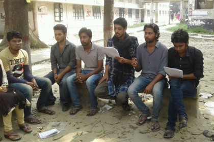 রাবি ছাত্রজোটের স্মারকলিপি ফেরত দিলেন উপাচার্য!