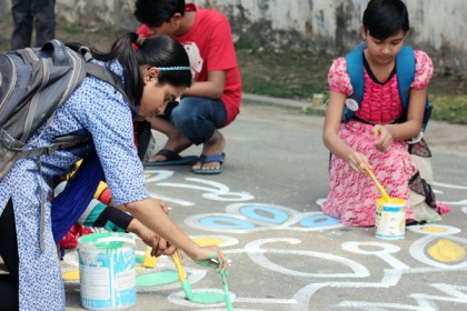 রং-তুলির আলপনায় একুশের চেতনা