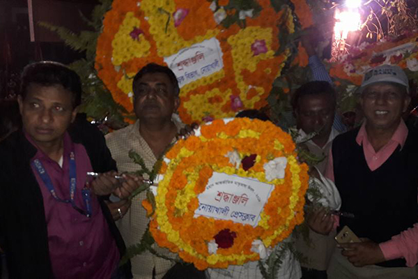 নোয়াখালীতে ফুল দিয়ে ভাষা শহীদদের প্রতি শ্রদ্ধা
