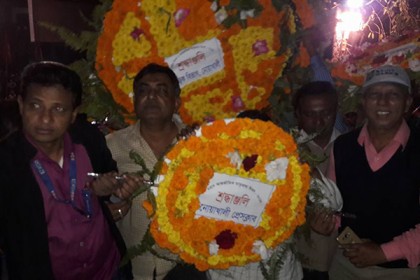 নোয়াখালীতে ফুল দিয়ে ভাষা শহীদদের প্রতি শ্রদ্ধা
