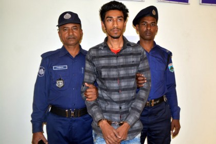 শাজাহানপুরে কলেজছাত্রী ছুরিকাহতের ঘটনায় গ্রেফতার ১


