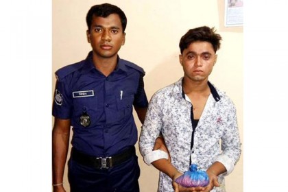 টেকনাফে ইয়াবাসহ যুবক আটক


