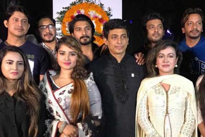 ভাষা শহীদদের প্রতি চলচ্চিত্র তারকাদের বিনম্র শ্রদ্ধা