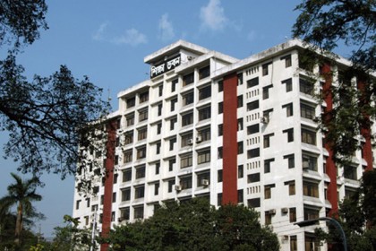 শিক্ষা প্রশাসনের ২৩ কর্মকর্তাকে ঢাকার বাইরে বদলি