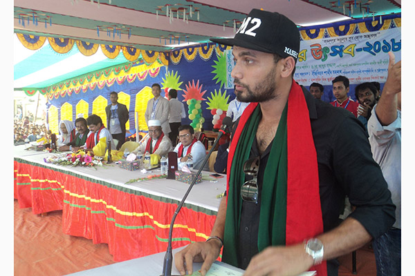 ধনবাড়ীতে তারুণ্যের উৎসবে মাশরাফি 