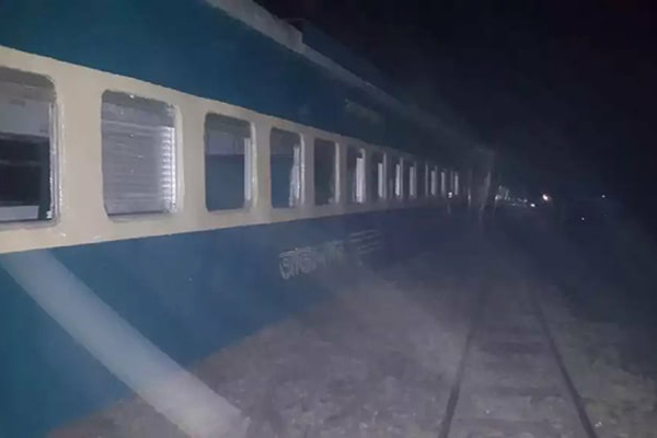ঢাকা-চট্টগ্রাম ও ঢাকা-সিলেট রুটে ট্রেন চলাচল বন্ধ