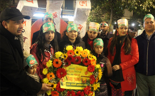 মাদ্রিদে অস্থায়ী শহীদ মিনারে বাংলাদেশ কমিউনিটির শ্রদ্ধাঞ্জলি