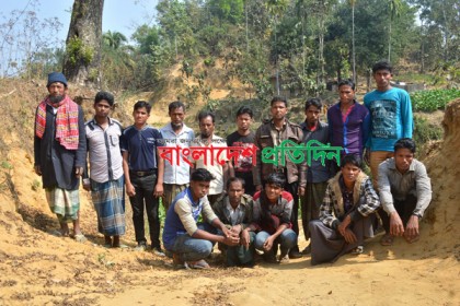 অনুপ্রবেশকালে লামায় ১৪ রোহিঙ্গা আটক