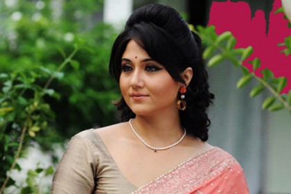 নীল সেলফি পোস্ট স্বস্তিকার, অতঃপর...!
