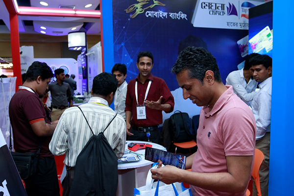 বেসিস সফটএক্সপোর দ্বিতীয় দিনে উপচে পড়া ভিড়