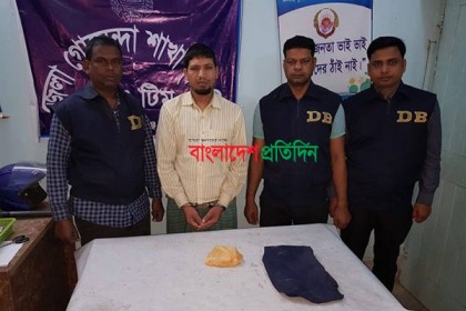 চাঁপাইনবাবগঞ্জে ৫০০ গ্রাম গানপাউডারসহ জেএমবি সদস্য আটক

