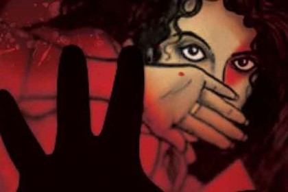 বাবার বিরুদ্ধে যৌন নির্যাতনের অভিযোগ করায় ঘরছাড়া বালিকা