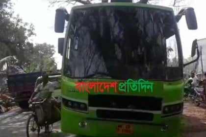৪৫ বাংলাদেশিকে নিয়ে পশ্চিমবঙ্গে দুর্ঘটনার কবলে বাস