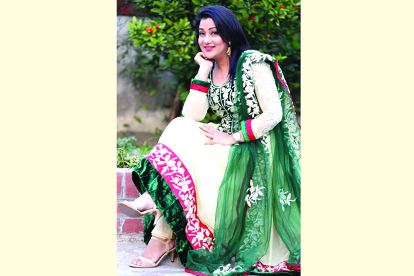 প্রথমবারের মতো চলচ্চিত্রে দীপা