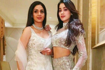 অভিষেক ছবি মুক্তির আগে মাতৃহারা জাহ্নবী