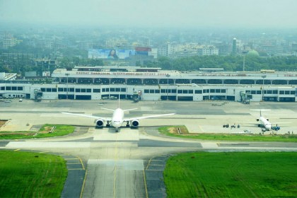 বিমানবন্দরের মশা তাড়াতে সোমবার জরুরি বৈঠক