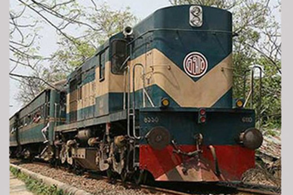 কুমিল্লায় ট্রেনের ধাক্কায় অটোচালক নিহত