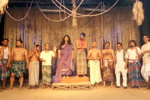 দিনাজপুর নাট্য সমিতির মঞ্চে 'আতরআলীদের নীলাভ পাট'

