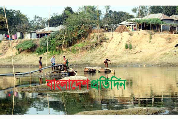 ধুনটে বেপরোয়া বালু দস্যুরা 