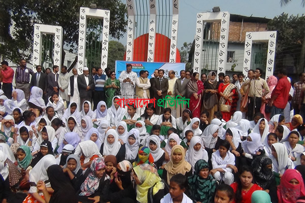 সড়ক দুর্ঘটনা প্রতিরোধ ও বাইপাস সড়কের দাবিতে উত্তাল পঞ্চগড়
