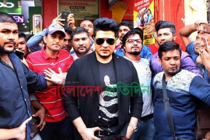 মোবাইল সিমের প্রচারনায় ফেরদৌস এখন মালয়েশিয়ায়
