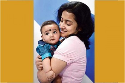 বিয়ে ছাড়াই সন্তান জন্ম দিলেন নারী চিকিৎসক!