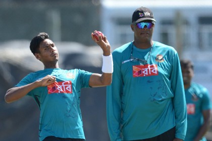 টাইগারদের প্রধান কোচ কোর্টনি ওয়ালশ
