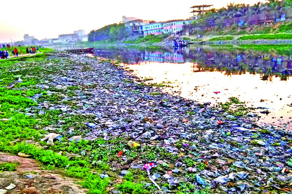উঁচু হচ্ছে তুরাগের বুক