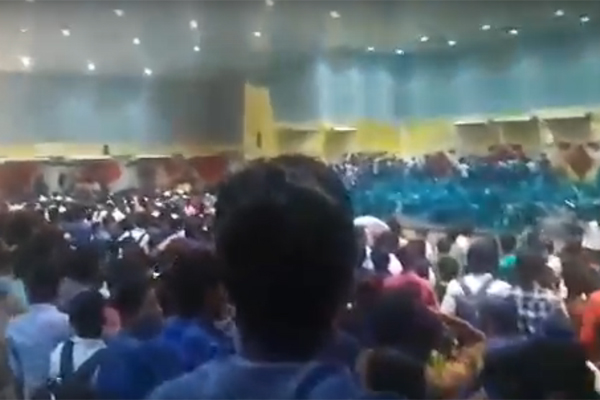 চট্টগ্রামে ছাত্রলীগের সম্মেলনে বিস্ফোরণ ও চেয়ার ছোড়াছুড়ি 