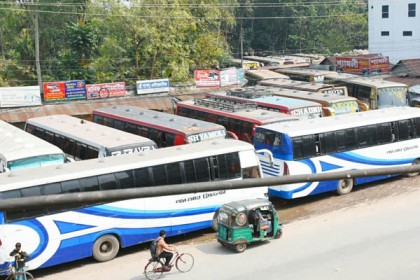 বগুড়া-ঢাকা বাস চলাচল বন্ধ, দুর্ভোগে যাত্রীরা