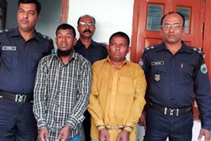 বগুড়ায় গাঁজাসহ ৩ ব্যবসায়ী আটক 
