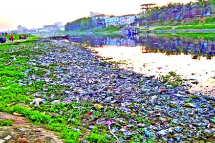 উঁচু হচ্ছে তুরাগের বুক