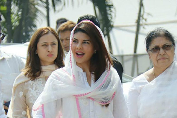 শ্রীদেবীকে শ্রদ্ধা জানাতে গিয়ে জ্যাকুলিনের মুখে হাসি, এরপর...