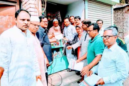 সিরাজগঞ্জে জেলা বিএনপির লিফলেট বিতরণ


