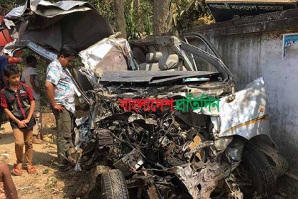কক্সবাজারে বাস-মাইক্রো সংঘর্ষে প্রাণ গেল ৪ জনের
