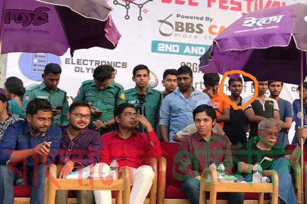 জাফর ইকবালের পিছনেই ছিল সেই হামলাকারী