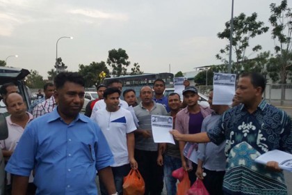 মালয়েশিয়ায় খালেদা জিয়ার মুক্তির দাবিতে লিফলেট বিতরণ 
