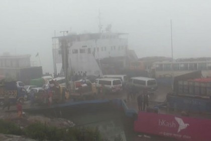 পাটুরিয়া-দৌলতদিয়া নৌরুটে ফেরি চলাচল বন্ধ
