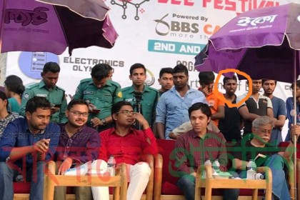 জাফর ইকবালের পিছনেই ছিল সেই হামলাকারী