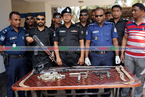 বরগুনায় 'বন্দুকযুদ্ধে' ২ জলদস্যু নিহত, অস্ত্র-গুলি উদ্ধার
