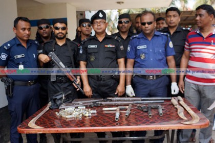 বরগুনায় 'বন্দুকযুদ্ধে' ২ জলদস্যু নিহত, অস্ত্র-গুলি উদ্ধার
