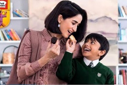 নেটদুনিয়ায় ভাইরাল পাকিস্তানি মা-ছেলের এই ভিডিও!