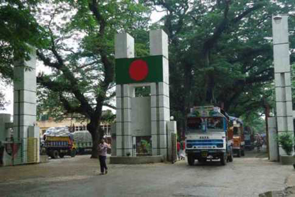 বেনাপোল সীমান্তে অবৈধভাবে ফেরার সময় আটক ৪১ 
