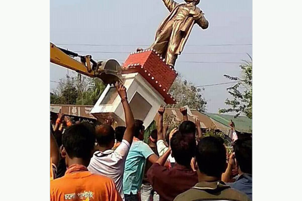 ত্রিপুরায় ভেঙে দেওয়া হলো লেনিনের মূর্তি (ভিডিও)