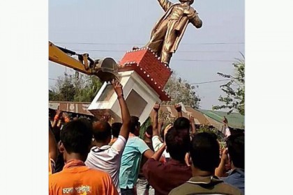 ত্রিপুরায় ভেঙে দেওয়া হলো লেনিনের মূর্তি (ভিডিও)