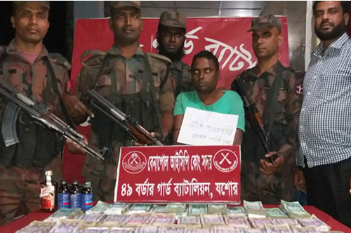 বেনাপোলে হুন্ডির ৩০ লাখ টাকাসহ আটক ১