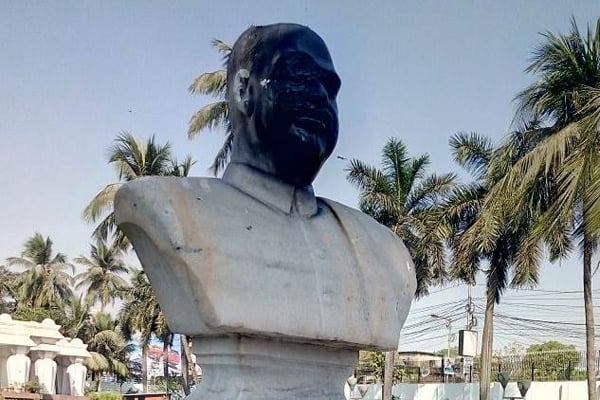 কলকাতায় ভাঙা হল শ্যামাপ্রসাদের মূর্তি